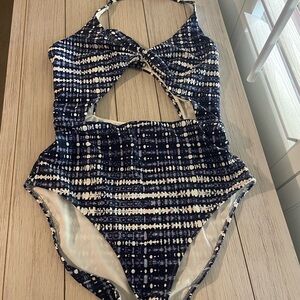 Aerie one piece swimsuit size L long NWT